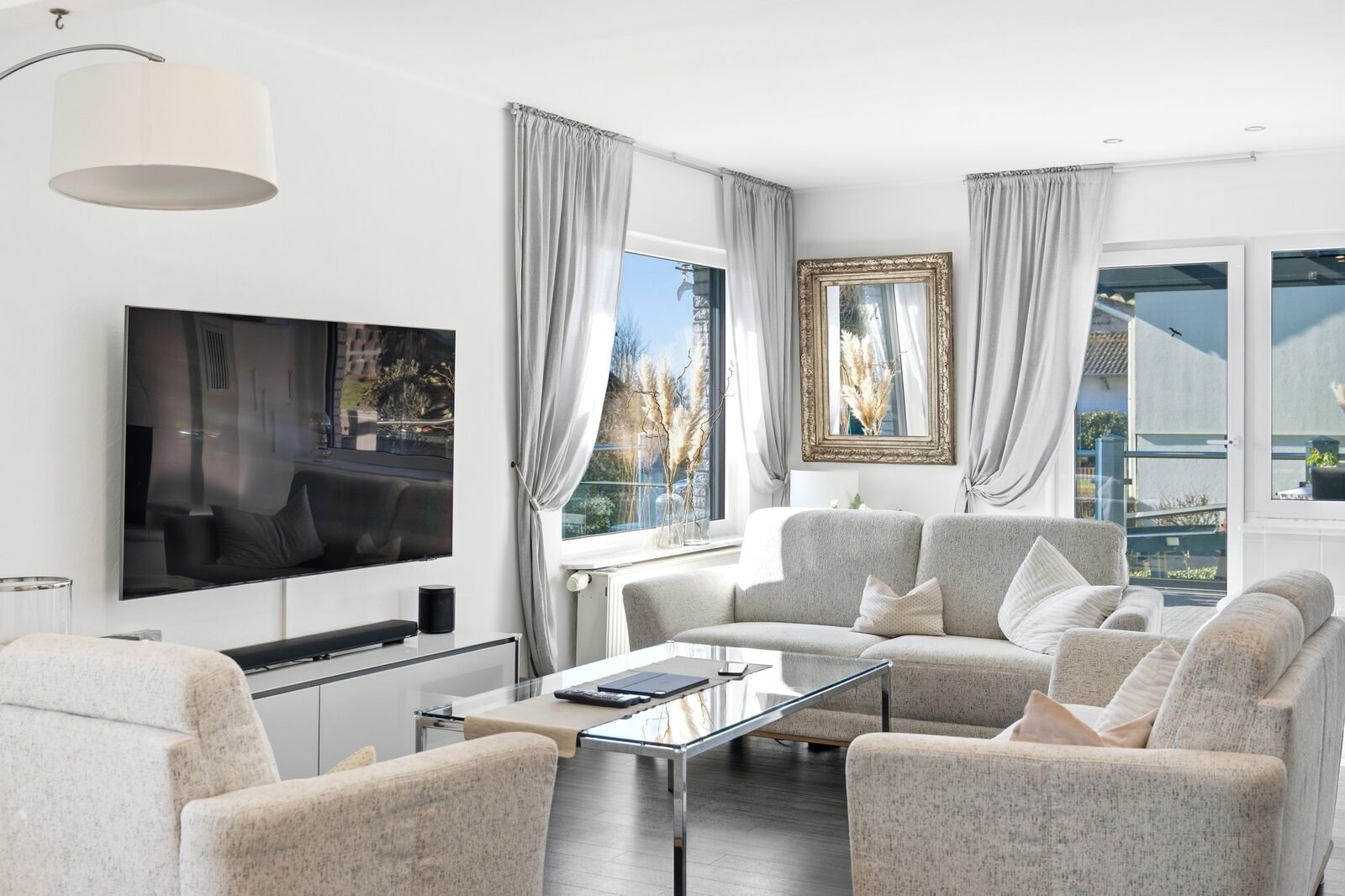 Helles Wohnzimmer mit Kachelofen, zweites Referenzobjekt